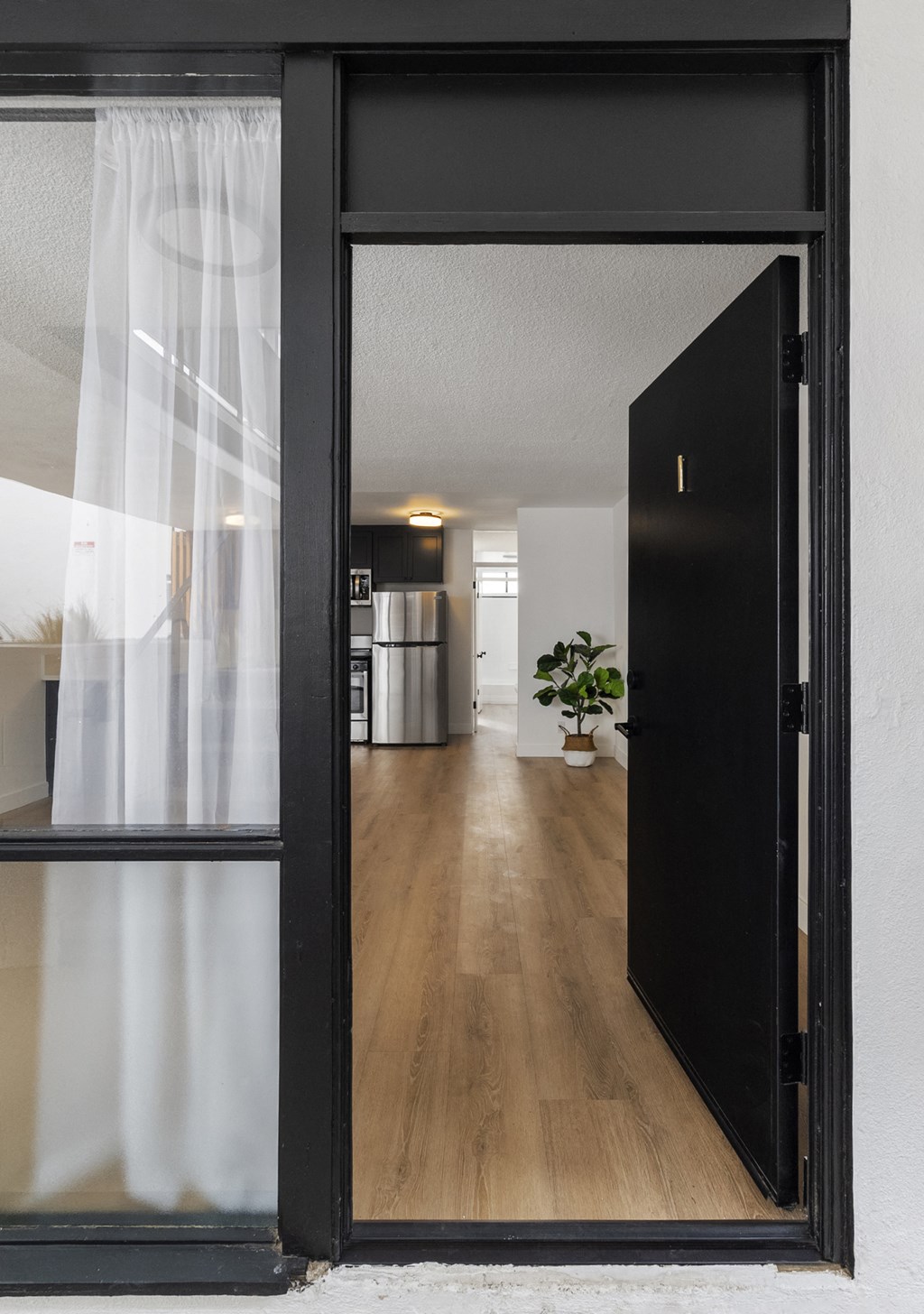 The Vertical One Bedroom Entryway