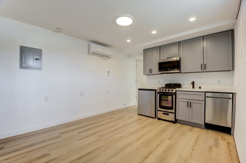 4713 Beverly Kitchen