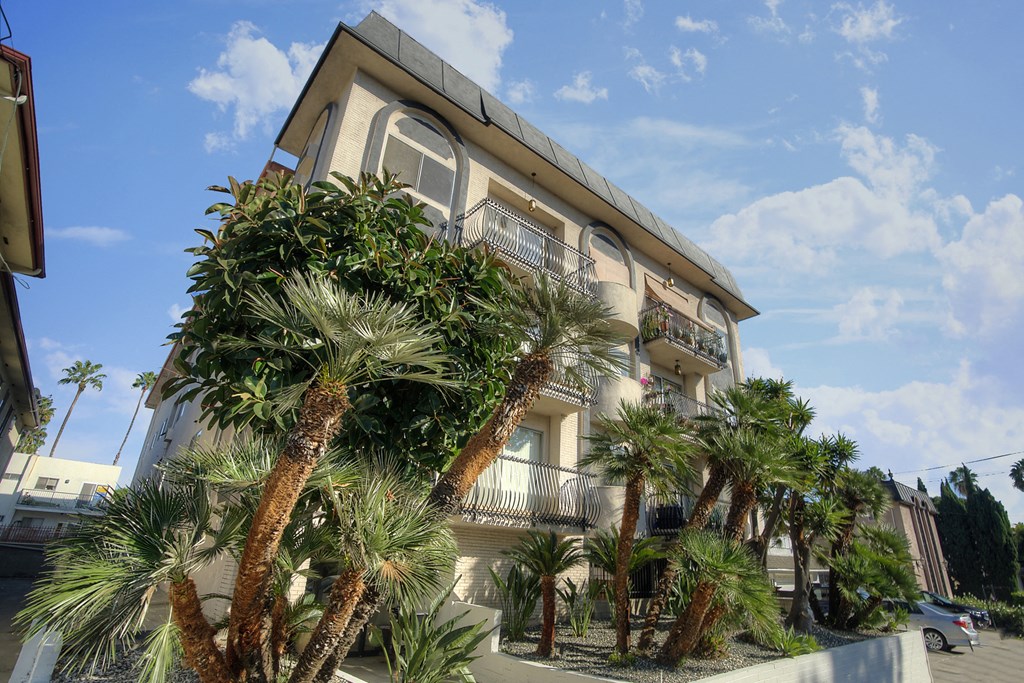 1332 N Vista Exterior