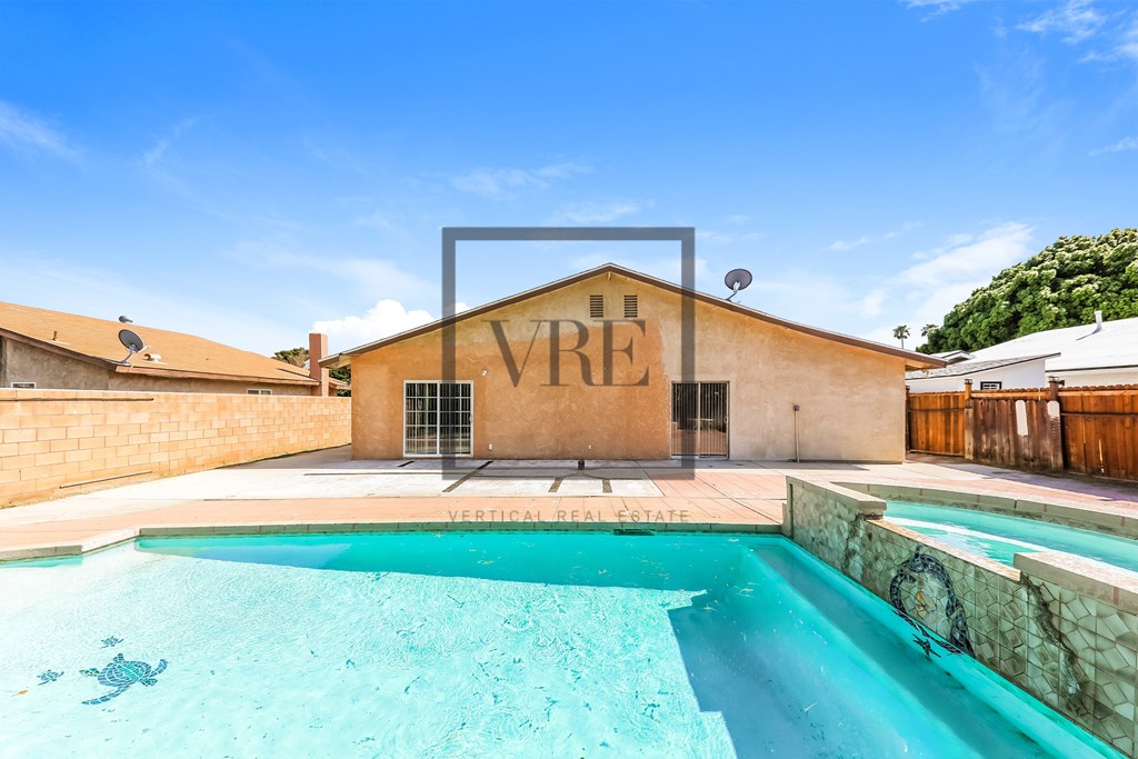 A swimming pool in front of a building with the letters VRE on it.