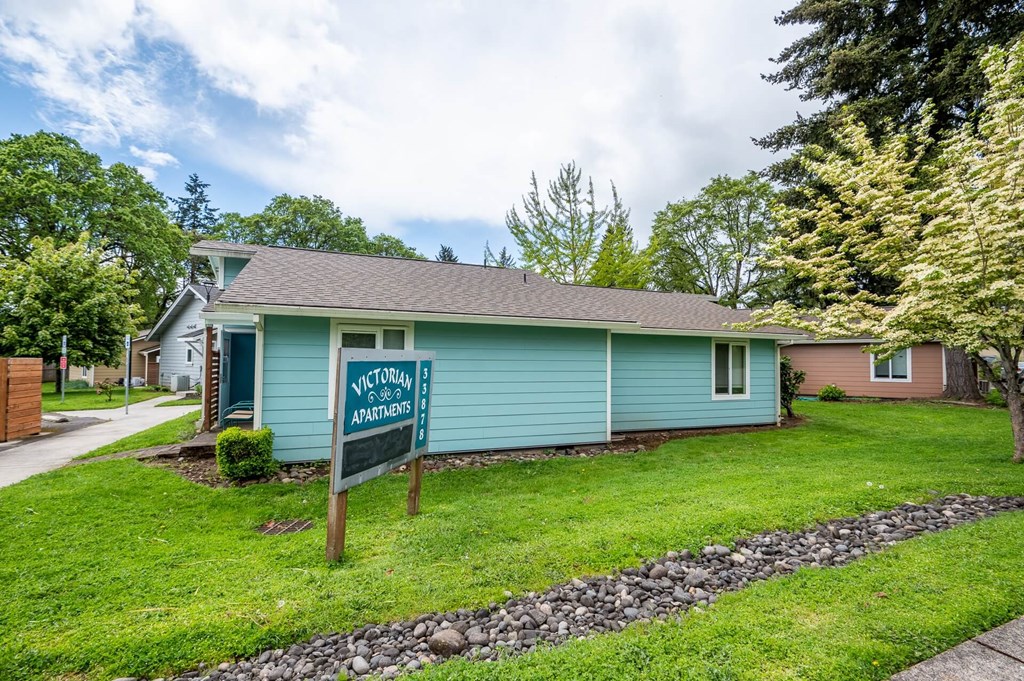 Victorian Olive Court Apartments, 33878 E Columbia Ave, Scappoose, OR