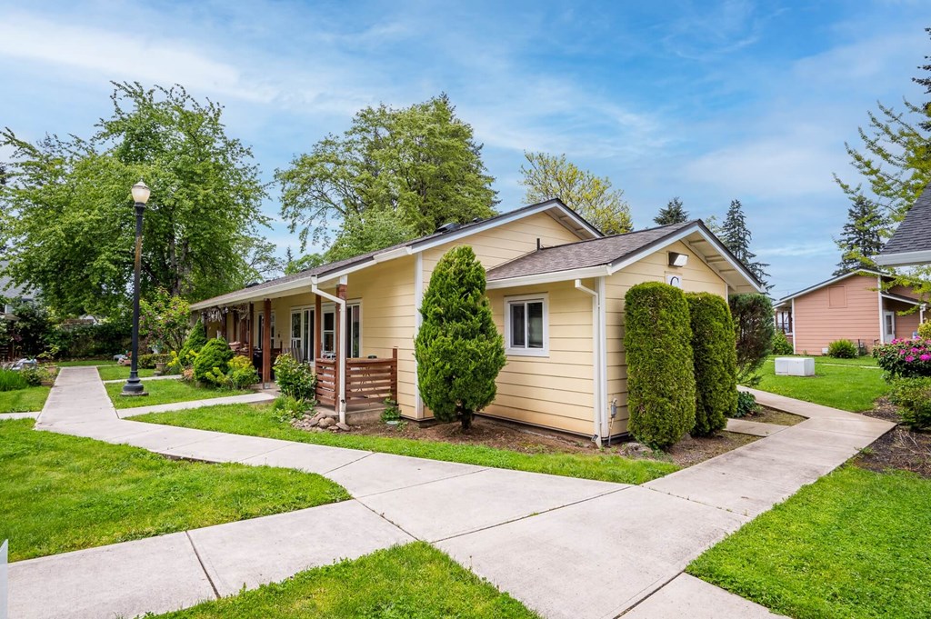 Victorian Olive Court Apartments, 33878 E Columbia Ave, Scappoose, OR