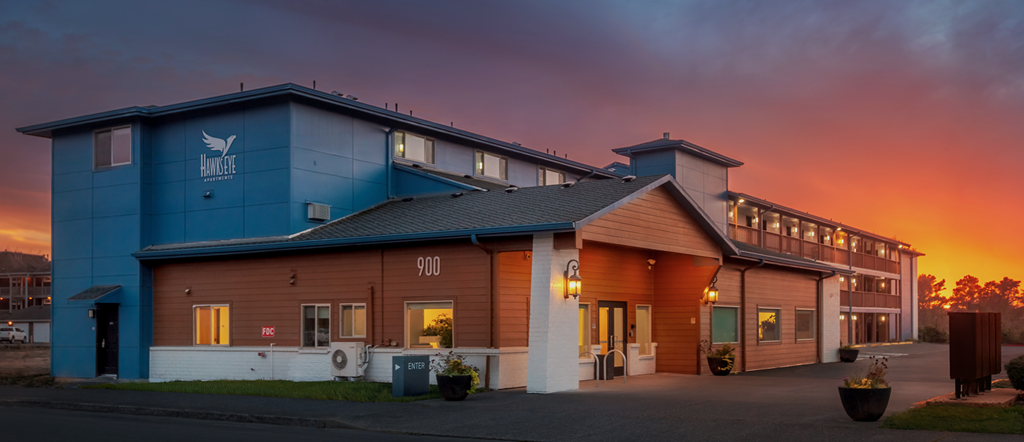 A large building with a blue and brown exterior and the number 900 on it.