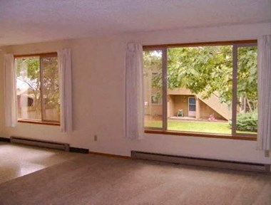 21900 SE Alder Dr. Studio Apartment for Rent