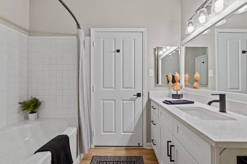 Bathroom With Bathtub at Harper's Crossing, Langhorne, 19047