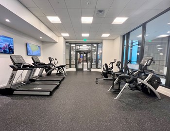 Fitness Center 300 W. Redwood Street Studio-1 Bed Apartment for Rent - Photo Gallery 3