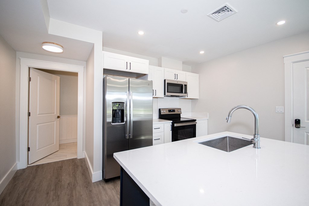 Kitchen with island and quartz countertop