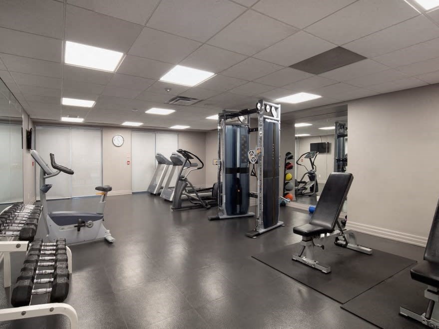this is a photo of the gym at harvard square apartments in dallas, tx