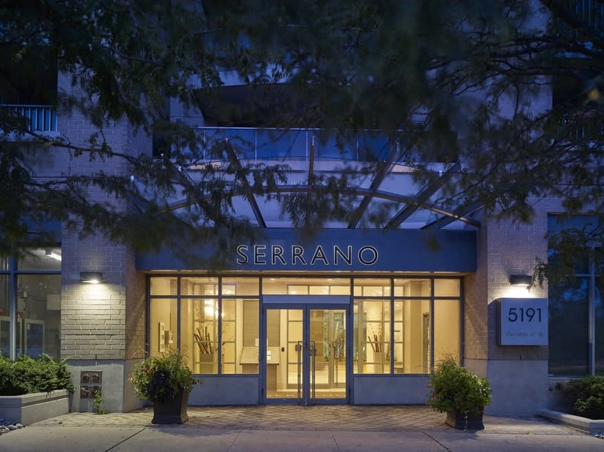 a building with a sign that reads serenano