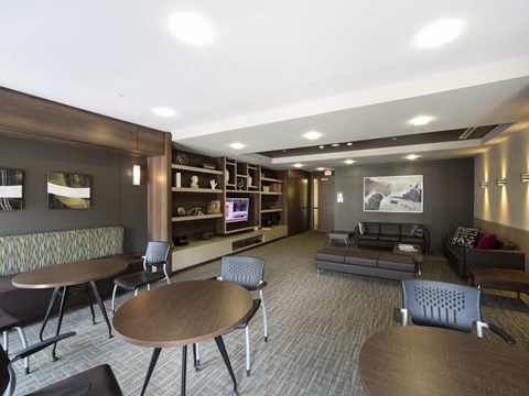 this is a photo of the living room in the 690 square foot 1 bedroom apartment at