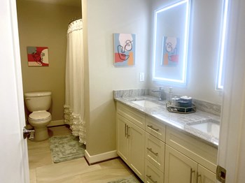 3200 W. Broad Street 1-2 Beds Apartment for Rent - Photo Gallery 5