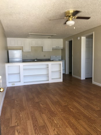 3805 South Hopkins Ave - Office 1-2 Beds Apartment for Rent - Photo Gallery 3
