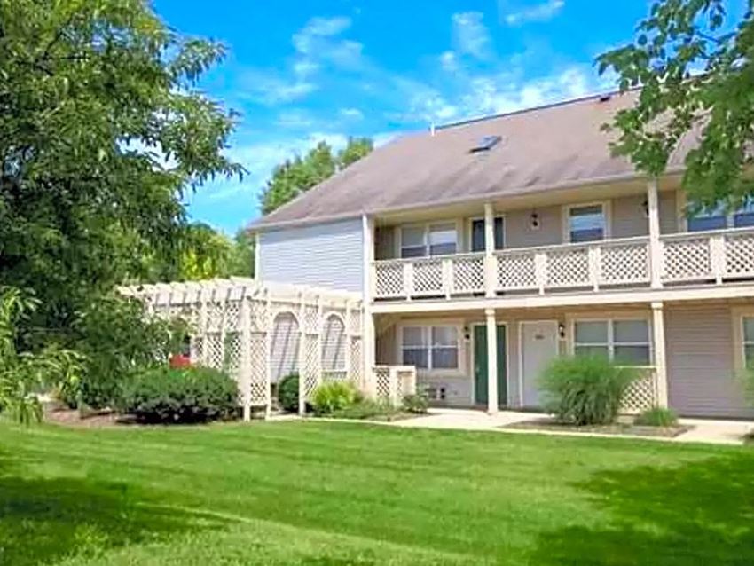 Springfield Greenlawn Arbors Apartments, 715 Villa Road, Apt 103