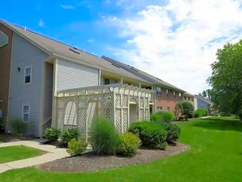 Springfield Greenlawn Arbors Apartments, 715 Villa Road, Apt 103