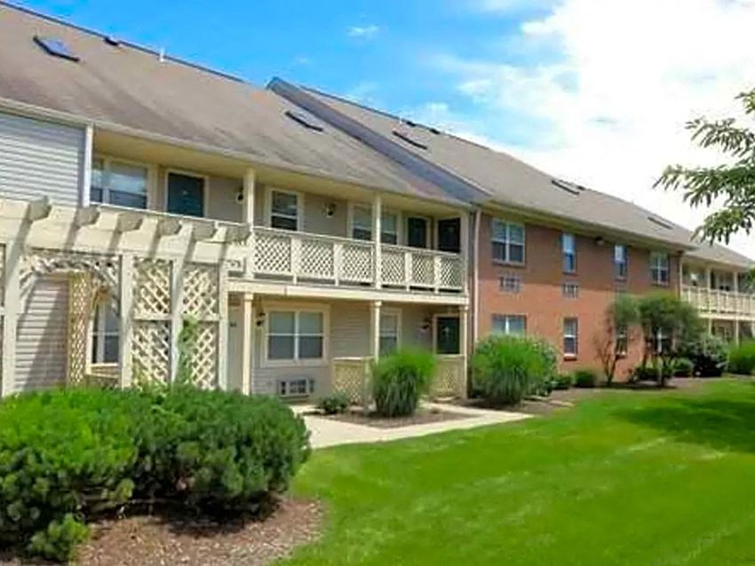 Springfield Greenlawn Arbors Apartments, 715 Villa Road, Apt 103