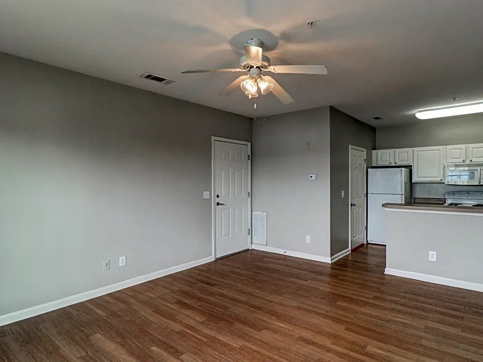 Wooden flooring in living room at Independence Place, Georgia, 31313