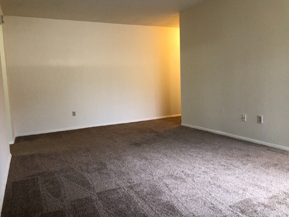 Living Room at Lakeview Estates in Parkersburg, WV 26104
