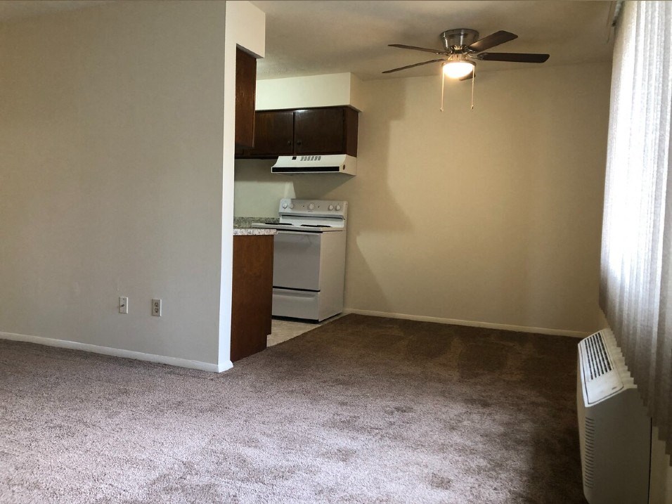 Living Room at Lakeview Estates in Parkersburg, WV 26104