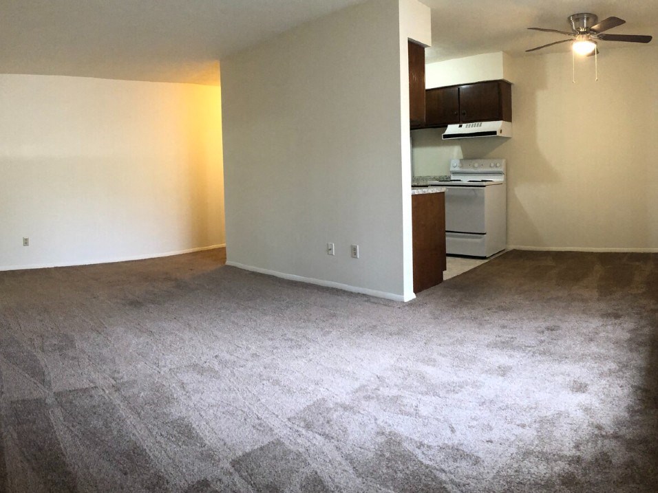 Living Room at Lakeview Estates in Parkersburg, WV 26104