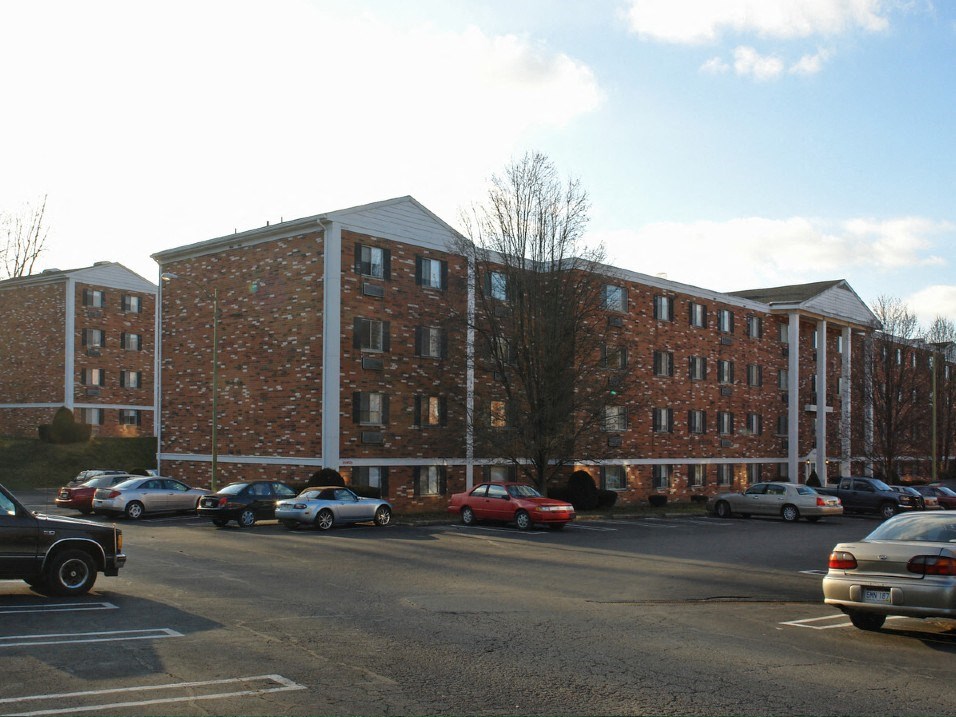 Apartment Building at Lakeview Estates in Parkersburg, WV 26104