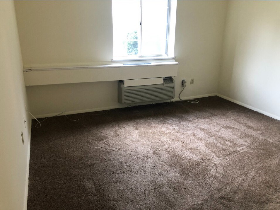 Living Room at Lakeview Estates in Parkersburg, WV 26104