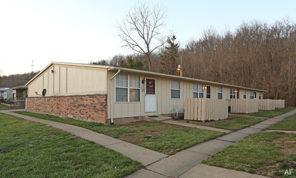 Entrance To Property with green outdoors at Evergreen, Ohio, 45714