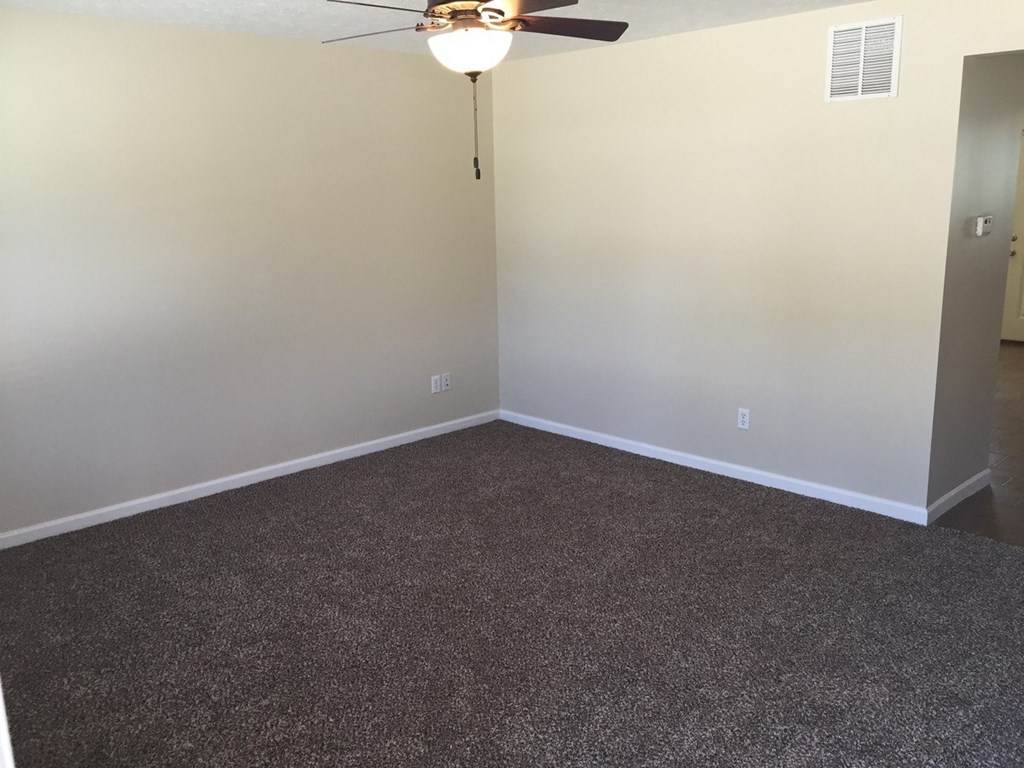 Carpeting In Bedrooms at Evergreen, Belpre, OH