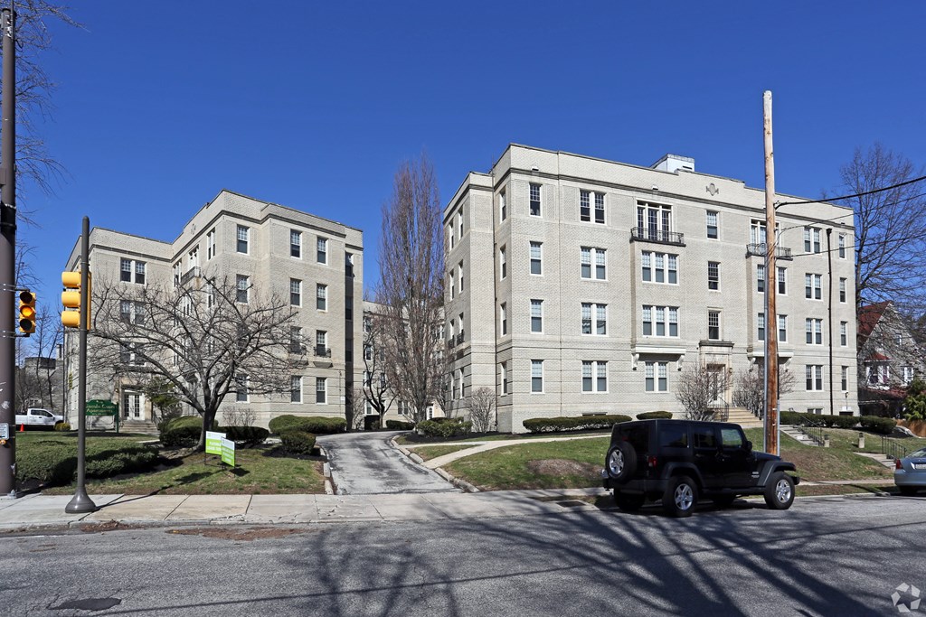 Lincoln Court Apartments Buildings Exterior