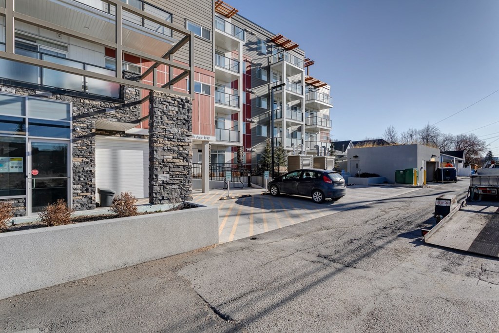 a car parked in front of an apartment building