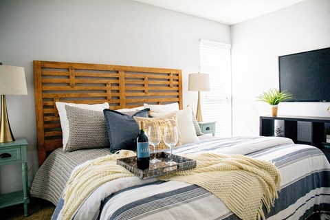 A bedroom of an apartment at Palm Avenue Apartments in Tampa, FL