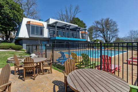 Sparkling Swimming pool and picnic area at The Highland on Briley in Nashville, TN