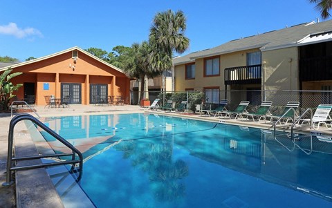 the swimming pool at Southern Oaks Residences