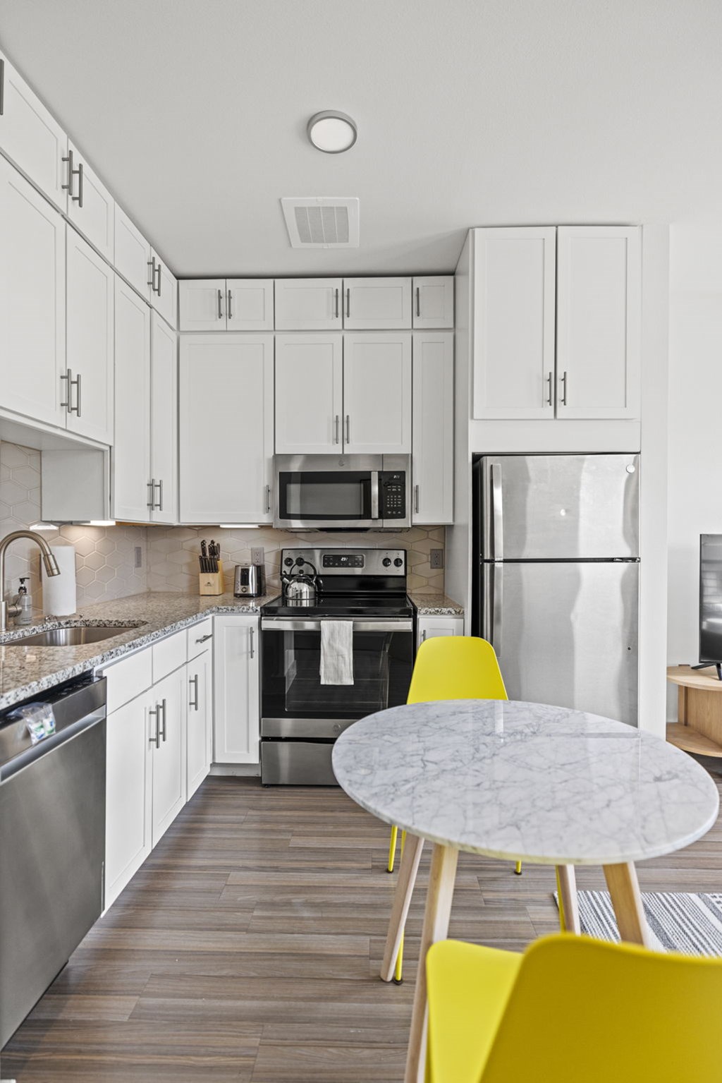 Kitchen And Dining Area at Placemakr Downtown Austin, Austin Texas