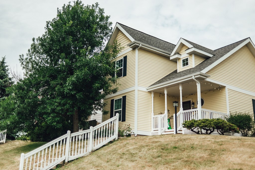 Grandville Homes Yellow sided home