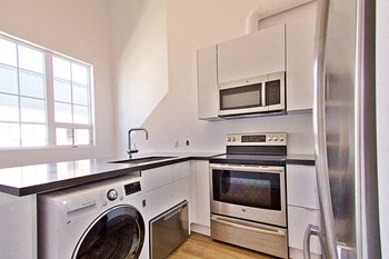 220 Dundurn Street South 1-2 Beds Apartment for Rent - Photo Gallery 10
