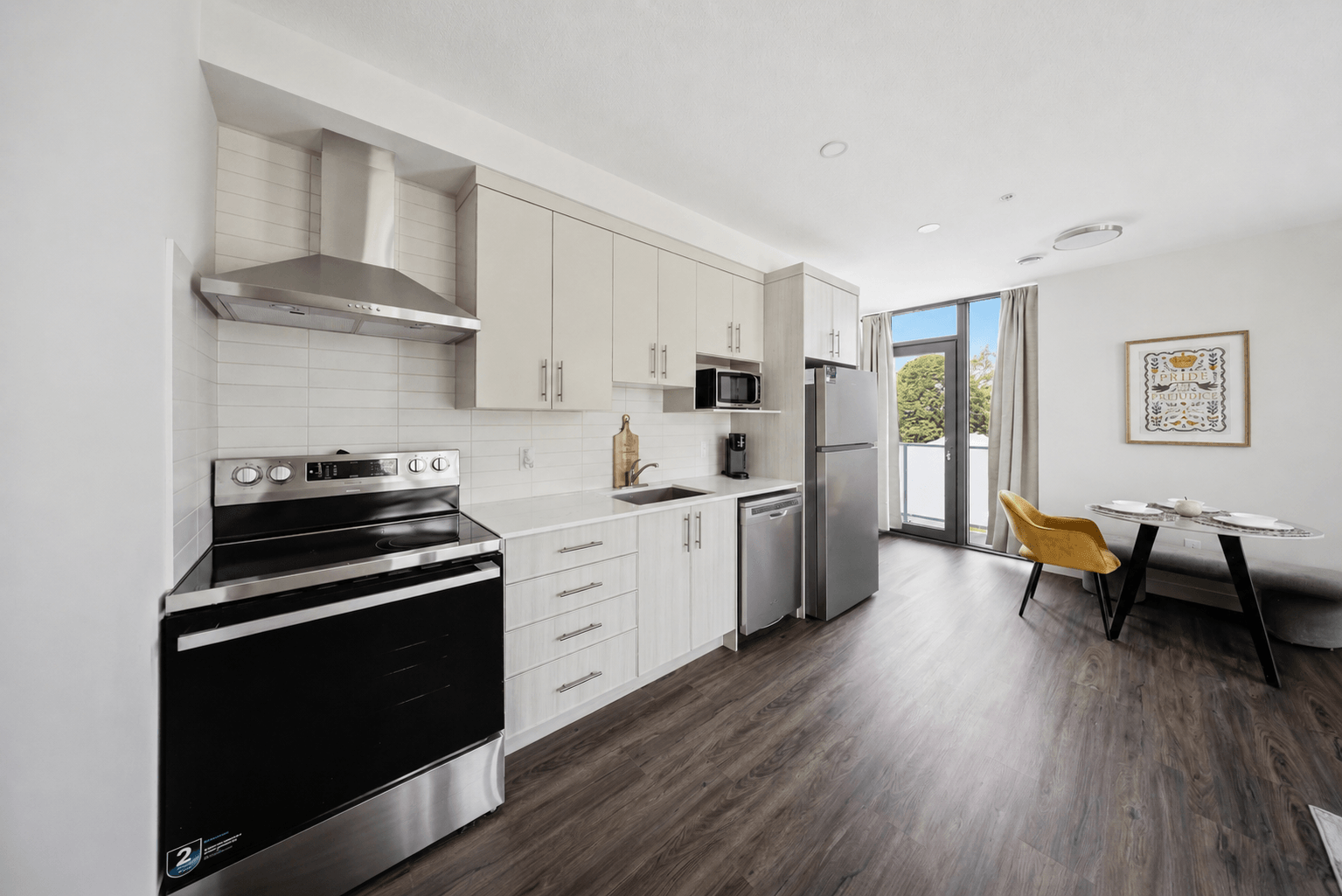 2 bedroom apartment - CASA, Kitchener 2