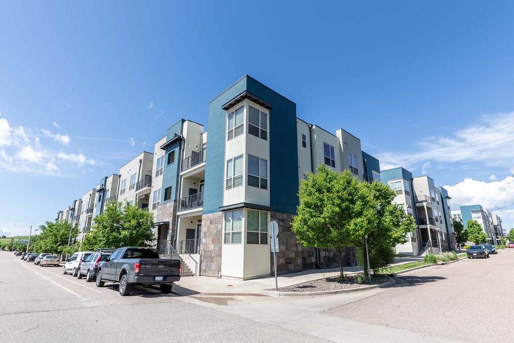 picture of an apartment building