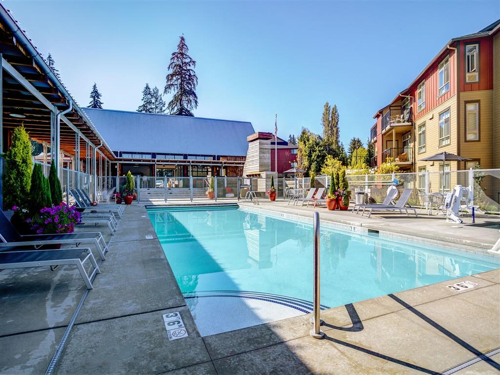 the swimming pool at the resort at governors crossing