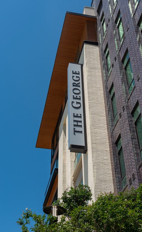 a sign on the side of a building that reads colony