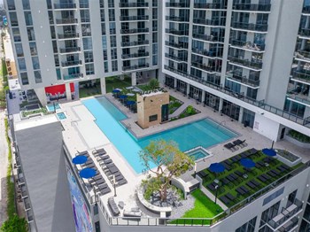 301 SW 1st Ave Studio-3 Beds Apartment for Rent - Photo Gallery 5