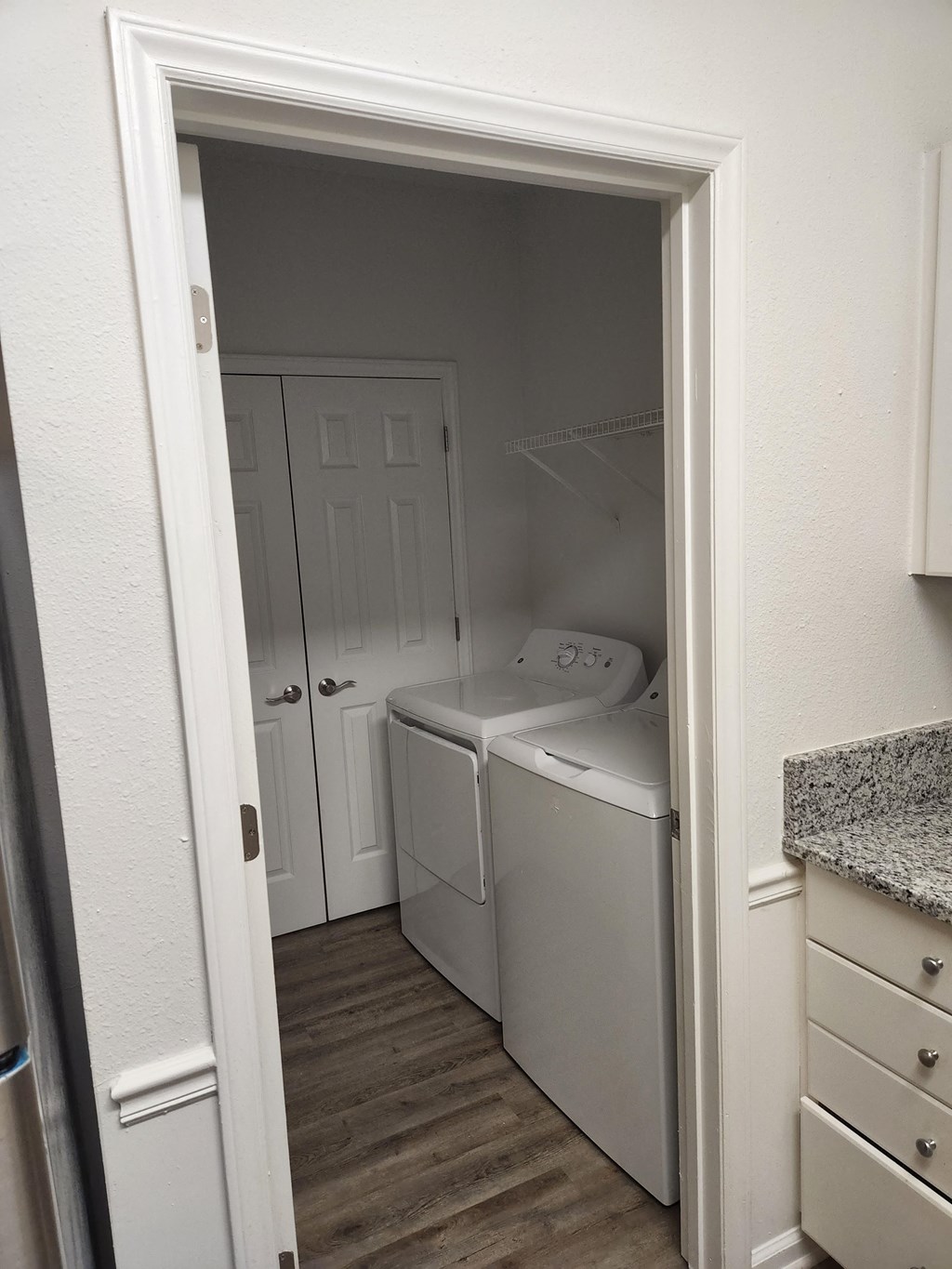 1 Bedroom Laundry Room Premium+