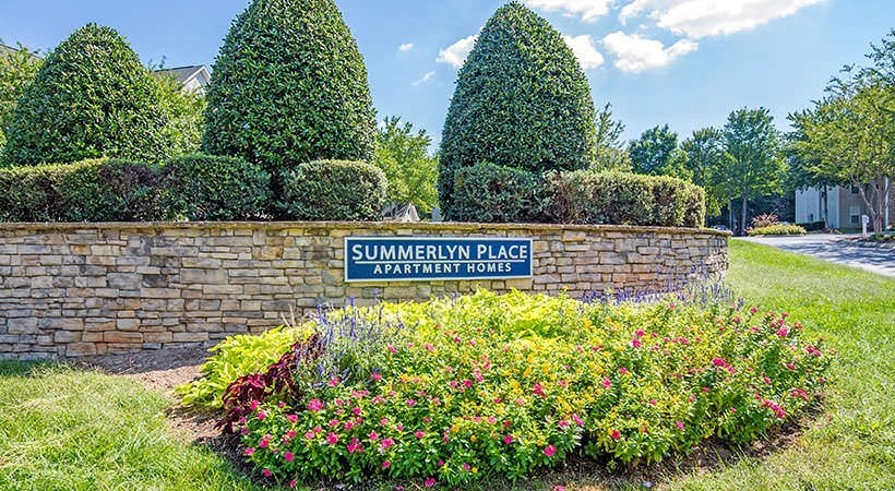 Summerlyn Place Sign