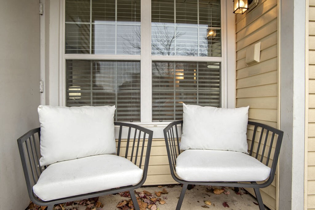 Outdoor Seating  at Elme Herndon, Herndon, VA