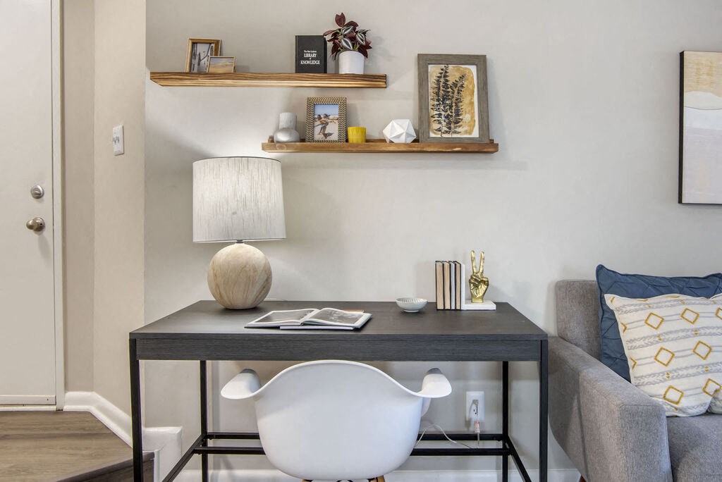 Elme Manassas Desk  at Elme Manassas, Manassas, 20109