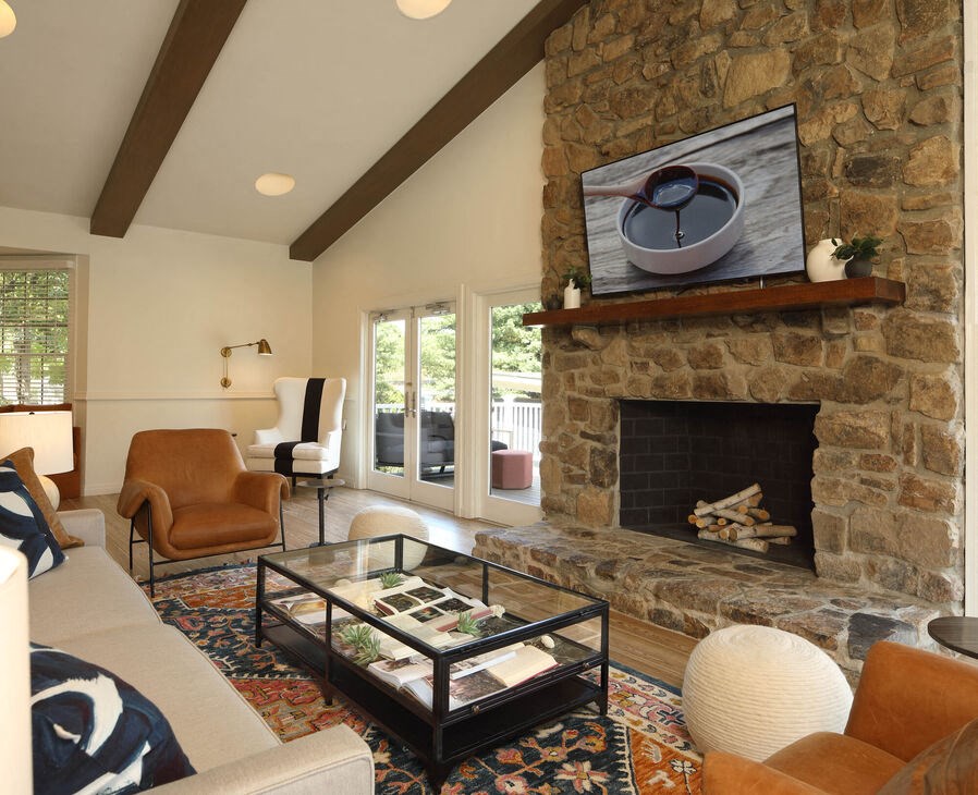 Clubroom With Fireplace And TV  at Elme Manassas, Manassas, VA, 20109