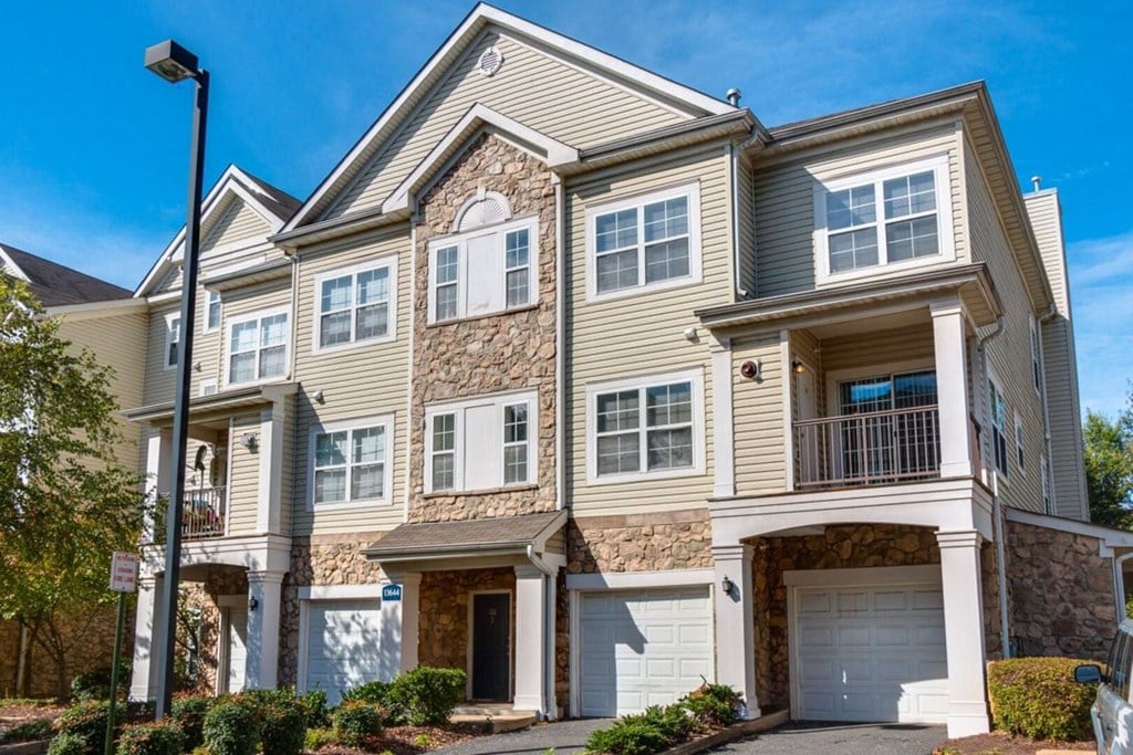 Elme Dulles Apartments, 13690 Legacy Cir, Herndon, VA - RentCafe