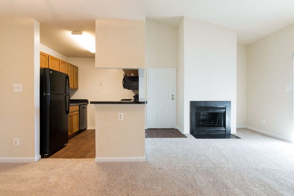 Carpeted Living Area  at Elme Leesburg, Leesburg, 20176