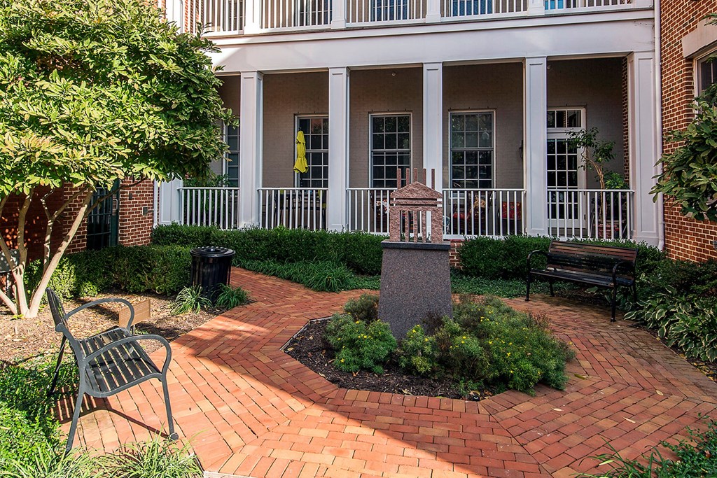 Gardens With Courtyard at Clayborne Apartments, Alexandria