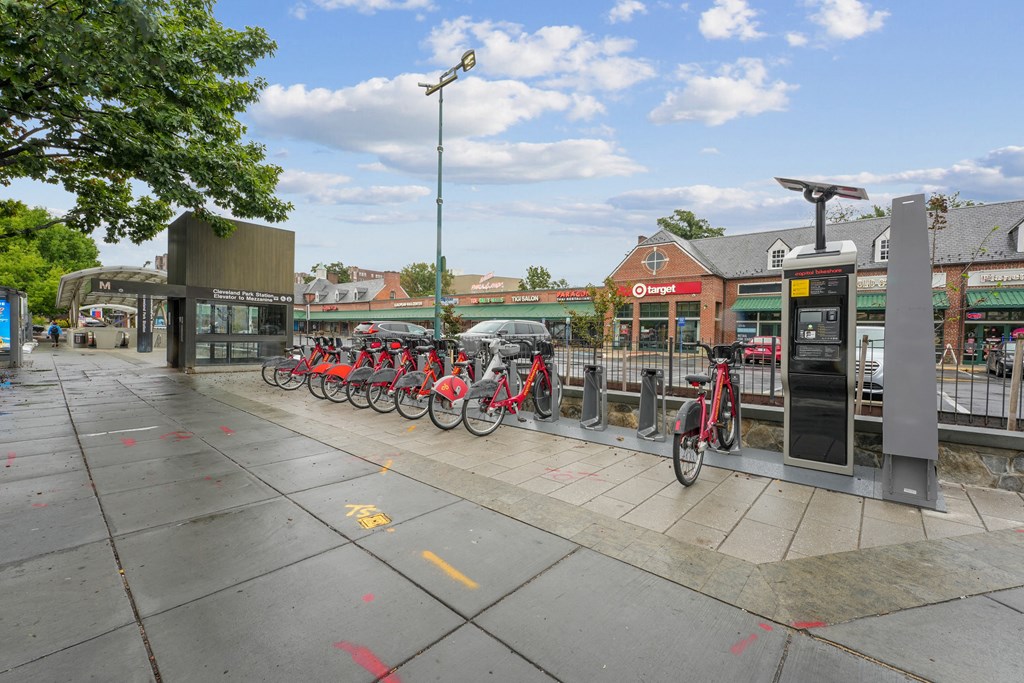 Neighborhood at 3801 Connecticut Avenue, Washington