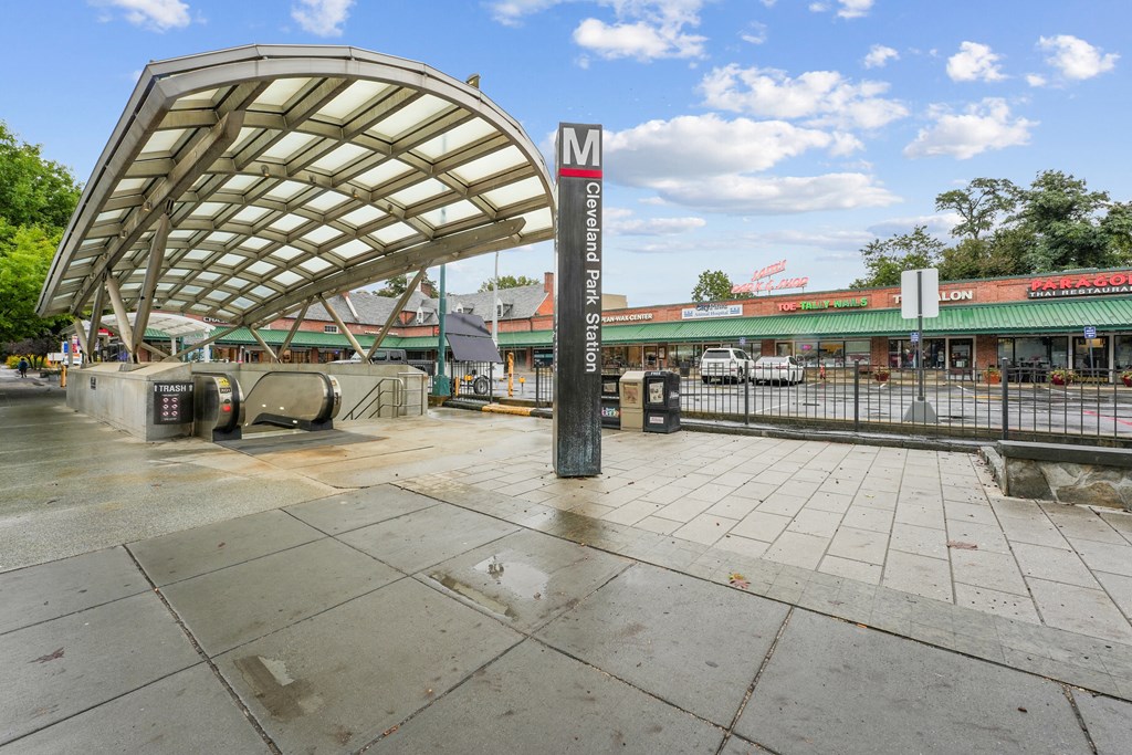 Neighborhood  at 3801 Connecticut Avenue, Washington